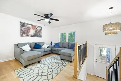 Image de Charming upgraded 4-bedroom house conveniently located in Marietta