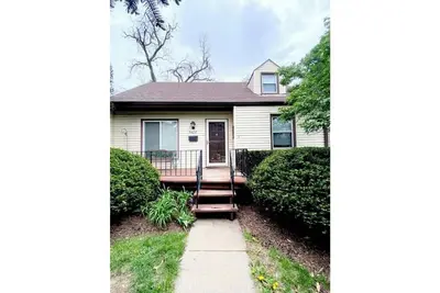 Image de Home is centrally located in Ralston. Cozy but inviting freshly remodeled home