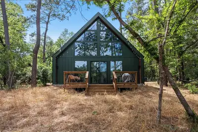 Image de #2 Hummingbird at Lost Forest Cabins