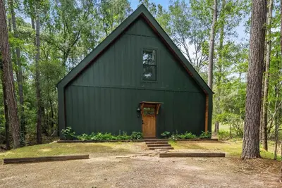 Image de #5 Woodpecker at Lost Forest Cabins