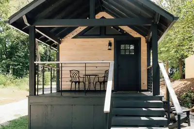 Image de The Firehouse Loft - Sleeps 4