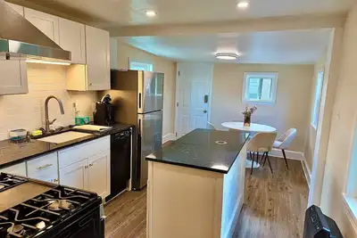 Image de Peaceful City Retreat - 2br w/ Vintage Charm