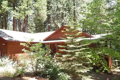 Image de Enjoyable cabin with Ac in charming Arnold nestled in the Sierras.