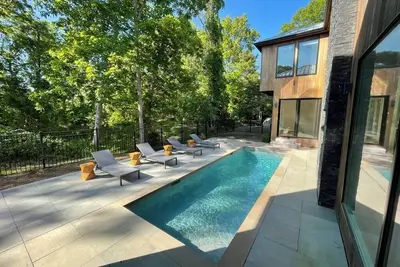 Image de Walk to Beach! New Southampton Modern Stunner with pool!