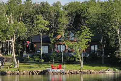 Image de Beautiful Log Cabin on the water, in Cape Breton, minutes to the Cabot Trail.