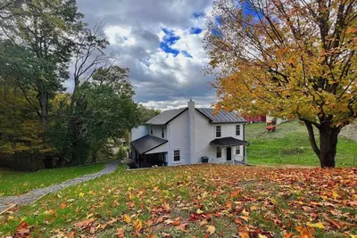 Image de Charming 2-bedroom renovated farmhouse in West Virginia