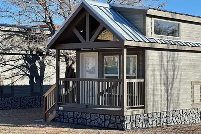 Image de Cozy Tiny Home with Loft - Sleeps 6 #25c-D