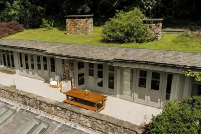 Image de Secluded Architectural gem in the heart of Roxbury - Modern, Chic & Dreamy Pool