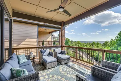 Image de Community Perks: Mountain-View Condo in Toccoa!