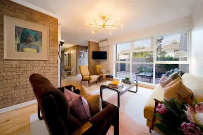 Image de Honeyeater Hidden Gem—Stylish Courtyard in the Cbd