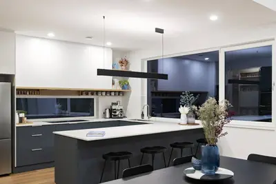 Image de Eco-Luxe Retreat - Certified Passive Home