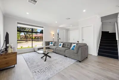 Image de Home Abroad - 3br with Dedicated Workspace