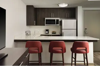 Image de Modern Surfside Studio | Pool, Gym, Breakfast & Steps from the Ocean - 2 Units