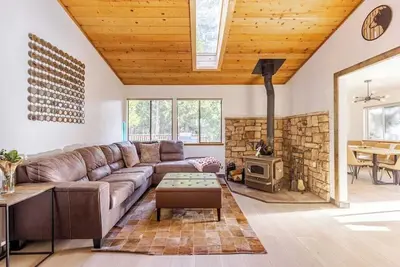 Image de Peaceful 3-bedroom house with Ac in charming Arnold, Ca