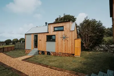 Image de Tiny Home Rowan, pet friendly, with open fire in Llanfechell