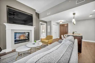 Image de Chic Historic Retreat | Downtown & Central!