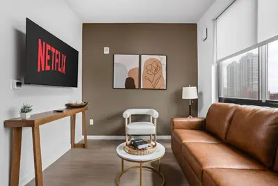 Image de A+ Luxury Downtown Condo: Espresso+Pool+Gym+Lounge