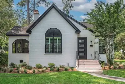 Image de Downtown Charmer that is close to everything and a Great Value Too!