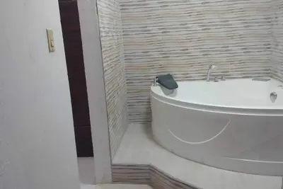 Image de Relax & Recharge in Spanish Town – 2br Oasis w/ Hot Tub, Ac & Wi-Fi