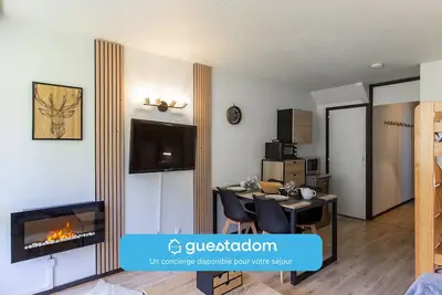 Image de Le Pyrénées - Pieds pistes et commerces