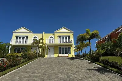 Image de Ocean View Villa Tree House @ Little Bay