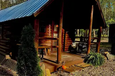 Image de The Raven tiny log cabin in The Forest