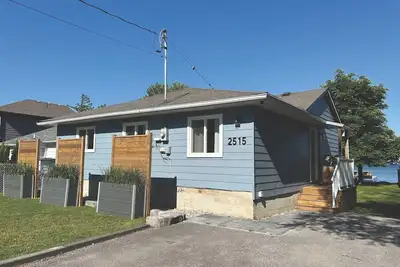 Image de Coastal Capri Cottage - Waterfront -Scott McGillivray  Vacation House Rules Reno