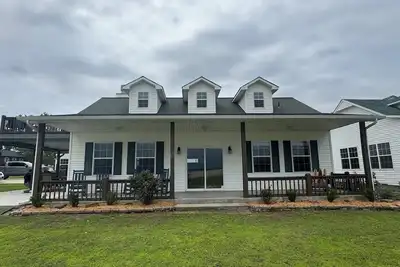 Image de Fabulous 3-bedroom Lake lodge with Ac in charming Eufaula
