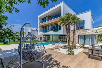 Image de Superbe maison à Pomer avec sauna