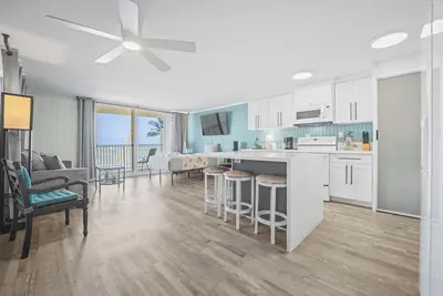 Image de Beautiful Beachfront condo