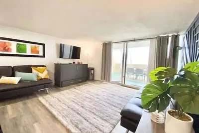 Image de Luxury One-Bedroom Apartment with Ocean View