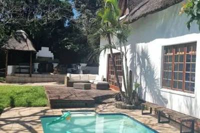 Image de Quaint 2-bedroom house in East London for a relaxing getaway @ quite Cul-de-sac