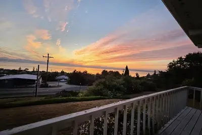 Image de Comfort Meets Coastal Charm w/ Private Beach