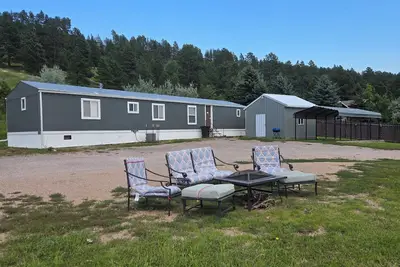 Image de Quiet 2-bedroom mobile home in lovely Sturgis, with a view.
