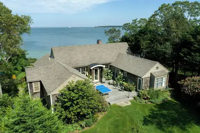 Image de Fantastic Waterfront Private Beach & Dock on West Chop