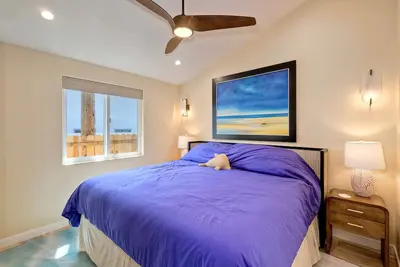 Image de 🌴 Luxe 1br Near Beach & Pier | A/C | Walk to Dining 🌊