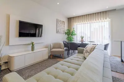 Image de Central & Stylish Apartment by HostWise