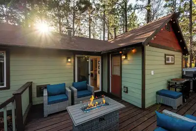 Image de Starry Pines Cabin- Deck, Firepit, & Wildlife