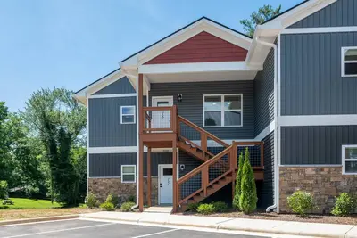 2 Bedroom Condo in Downtown Brevard