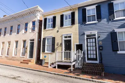 Image de Historic Annapolis Retreat – Steps from the Statehouse & City Dock with Parking and Private Patio