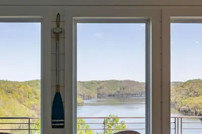 Image de Cliffhanger Retreat, Best View on Center Hill Lake, covered hot tub, fireplace
