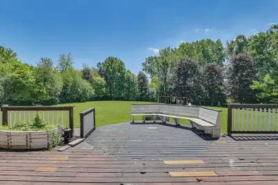 Image de 6 Shared Acres, Pool Table: Barrington Hills Apt!