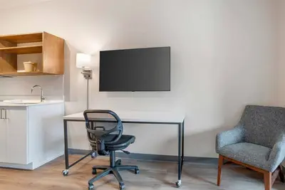 Image de Home-Like Getaway w/ Kitchen in Central Location | 3 Units