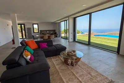 Image de Villa 'Luxury Minni' avec Vue sur la Mer, Wi-Fi et Climatisation