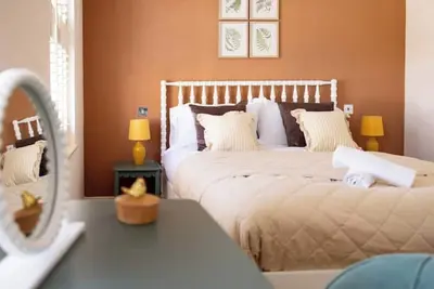 Image de Spacious central townhouse - a short walk to attractions, shops and restaurants