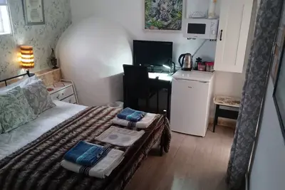 Image de Private Guest Accommodation with Double Bed & En Suite. With private Entrance.