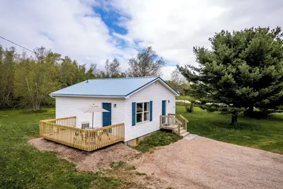 Image de Cozy 1br Home on 1 Acre | Furnished | All-Inclusive Monthly