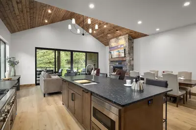 Image de Be Social at 506 3 King Beds and a Hot Tub