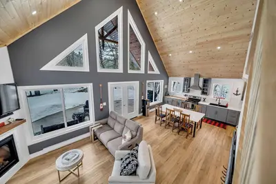 Image de Kellys On The River Mansfield Quebec - 3 bedrooms with kayaks.