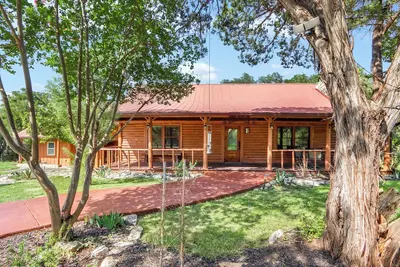 Image de Cozy Log Cabin w/ Fireplace, Grill, & Wildlife Views